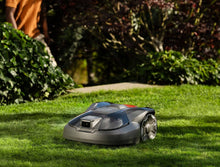 Laden Sie das Bild in den Galerie-Viewer, Husqvarna Automower 308V mit Garage
