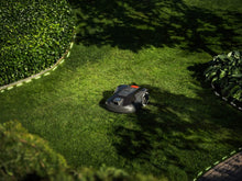 Laden Sie das Bild in den Galerie-Viewer, Husqvarna Automower 308V mit Garage
