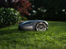 Laden Sie das Bild in den Galerie-Viewer, Husqvarna Automower 308V mit Garage