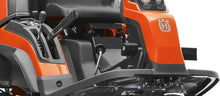 Laden Sie das Bild in den Galerie-Viewer, Husqvarna Profi Frontmäher RC 318T - Grundgerät ohne Mähdeck