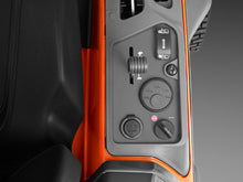 Laden Sie das Bild in den Galerie-Viewer, Husqvarna Profi Allrad-Frontmäher RC 320Ts AWD - Grundgerät ohne Mähdeck