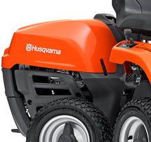 Laden Sie das Bild in den Galerie-Viewer, Husqvarna Frontmäher R 112C5 inkl. Mähdeck Combi 85