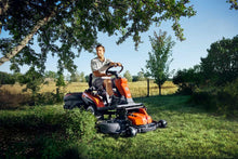 Laden Sie das Bild in den Galerie-Viewer, Husqvarna Akku-Frontmäher R 200iX AWD Dualbatterie - Grundgerät ohne Mähwerk