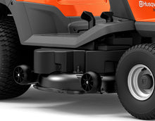 Laden Sie das Bild in den Galerie-Viewer, Husqvarna Rasentraktor TC 220T