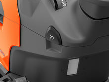 Laden Sie das Bild in den Galerie-Viewer, Husqvarna Rasentraktor TC 220T