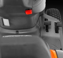 Laden Sie das Bild in den Galerie-Viewer, Husqvarna Rasentraktor TS 112