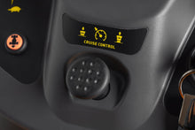 Laden Sie das Bild in den Galerie-Viewer, Stiga Rasentraktor Estate 9122 W mit Mulchstopfen, Anhängerkupplung und Ladegerät