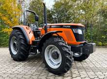 Laden Sie das Bild in den Galerie-Viewer, Tafe Allrad-Universalschlepper 7515 GE Grundmaschine mit AS-Bereifung